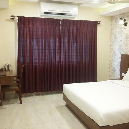 Hotel Mahalakshmi Residency Коллур Экстерьер фото