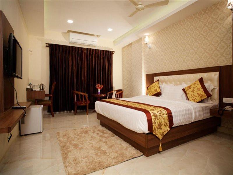 Hotel Mahalakshmi Residency Коллур Экстерьер фото