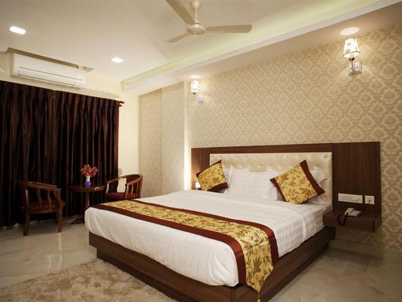 Hotel Mahalakshmi Residency Коллур Экстерьер фото
