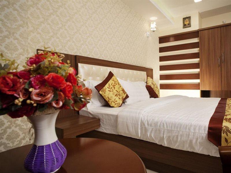 Hotel Mahalakshmi Residency Коллур Экстерьер фото