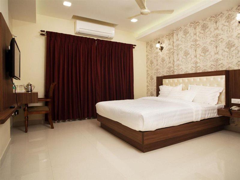 Hotel Mahalakshmi Residency Коллур Экстерьер фото