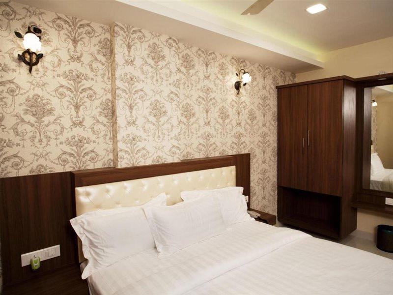 Hotel Mahalakshmi Residency Коллур Экстерьер фото