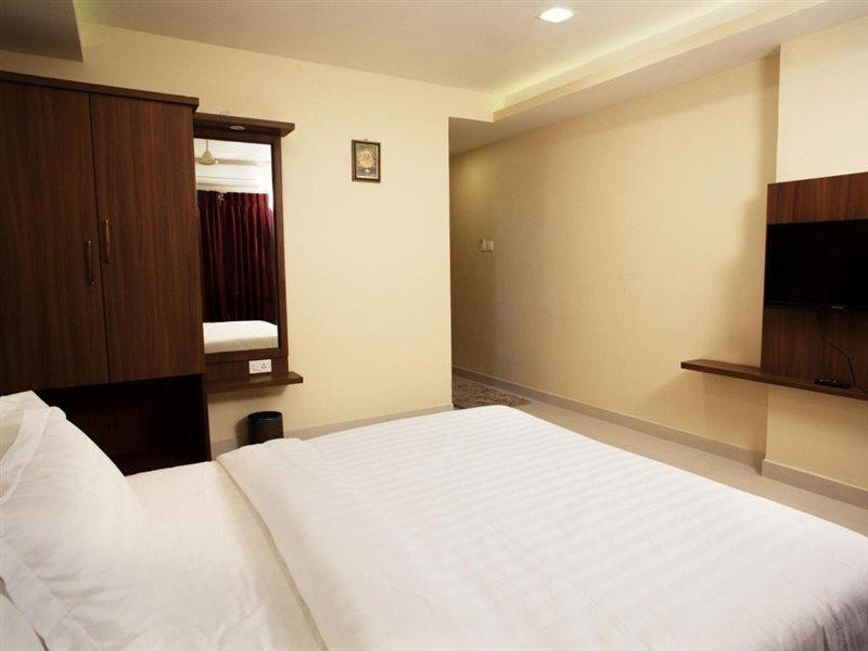 Hotel Mahalakshmi Residency Коллур Экстерьер фото
