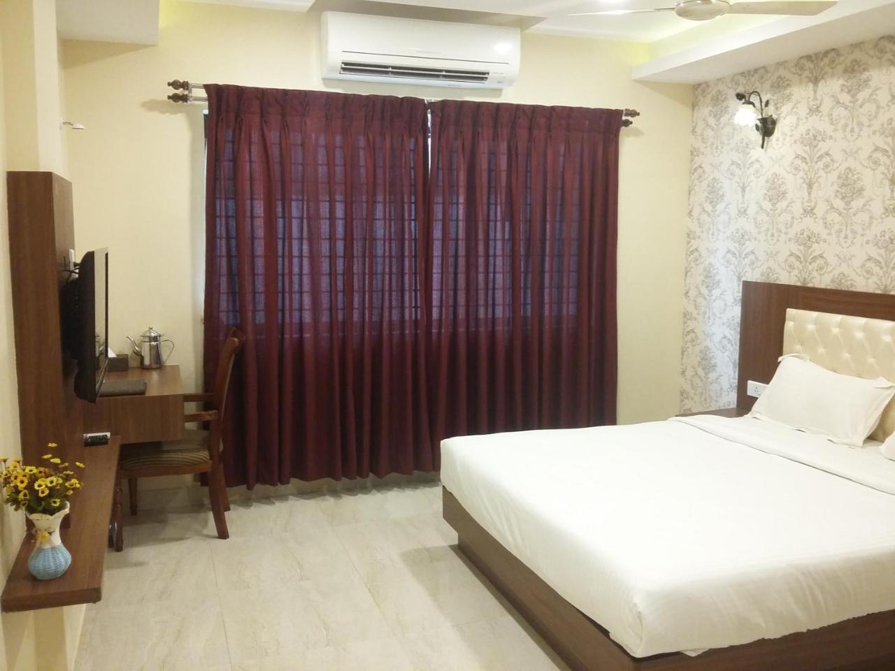Hotel Mahalakshmi Residency Коллур Экстерьер фото